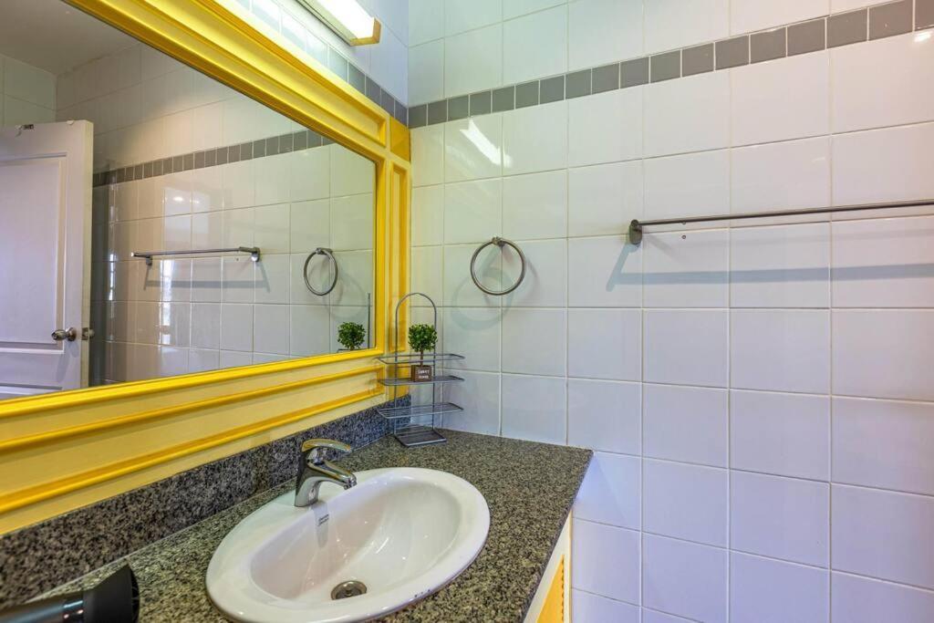 4 Bedroom Townhouse In Great Location! HHQ Exterior foto